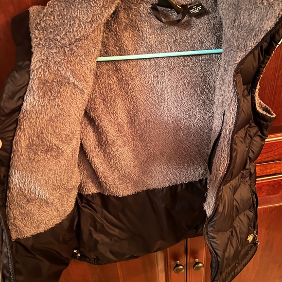 Mountain hardwear vest - Picture 2 of 4